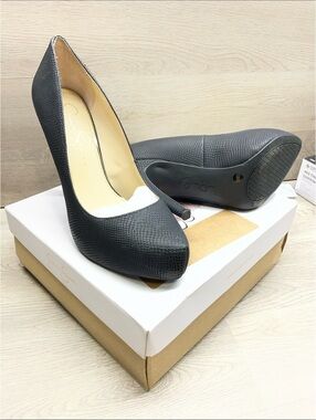 Jessica Simpson Black Peep-Toe Lizard-Embossed Stilettos #262